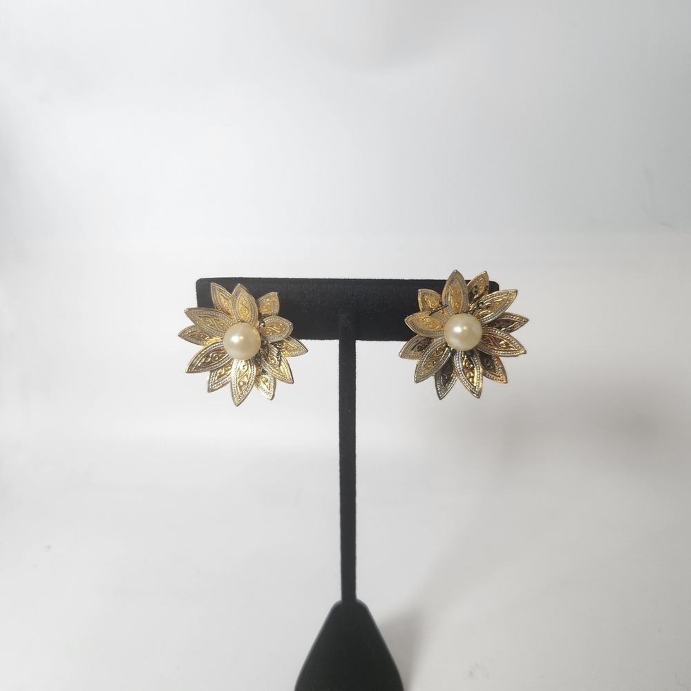 Vintage Gold Tone Flower Clip On Earrings Faux Pearl Floral Sunburst Ornate
